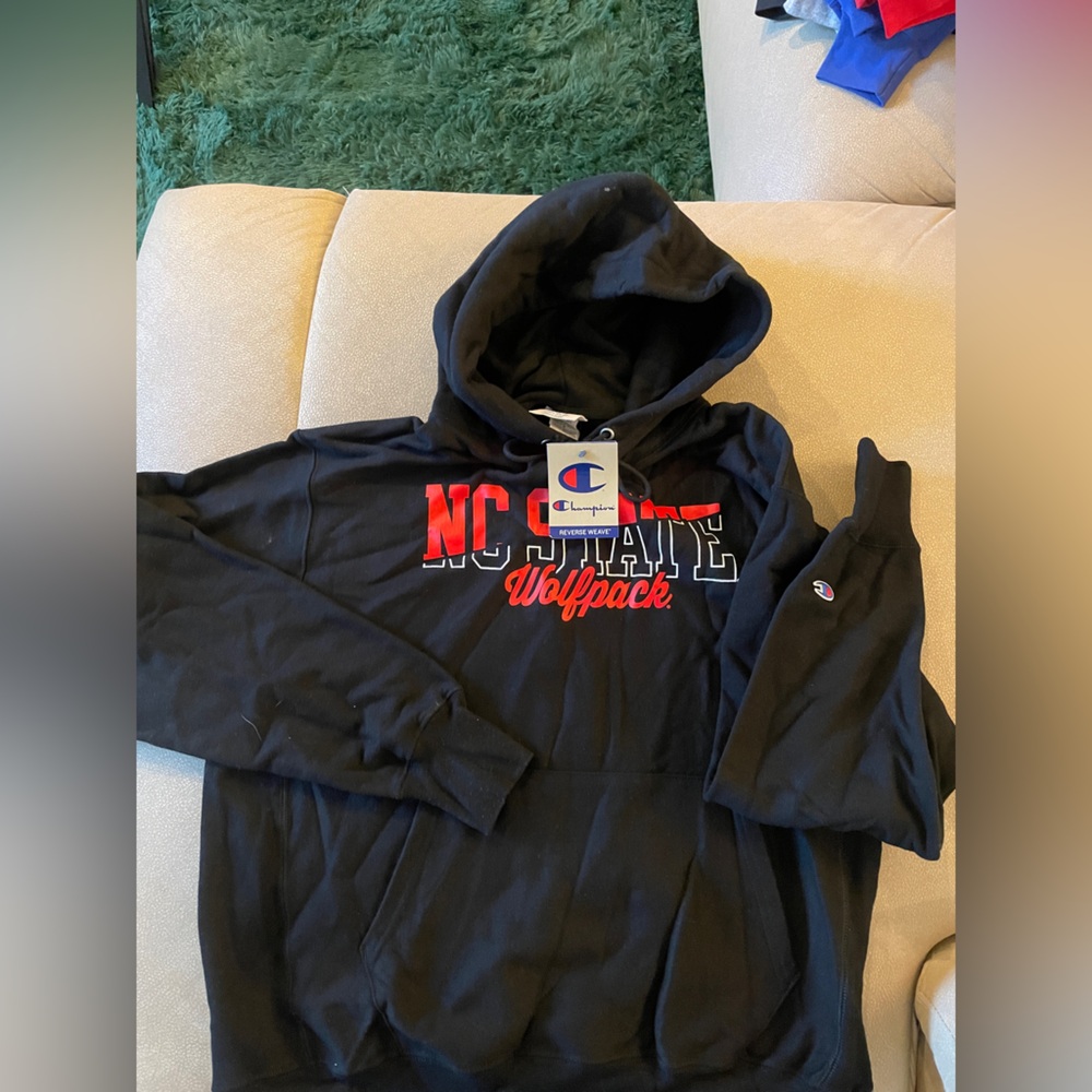 Champion brand College Sports Apparel – Size Large